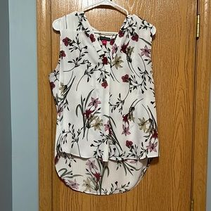 Sleeveless Vince Camuto blouse, off-white floral, large